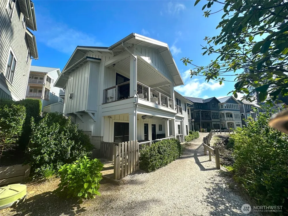 46 Seaside Lane Pacific Beach, WA 98571