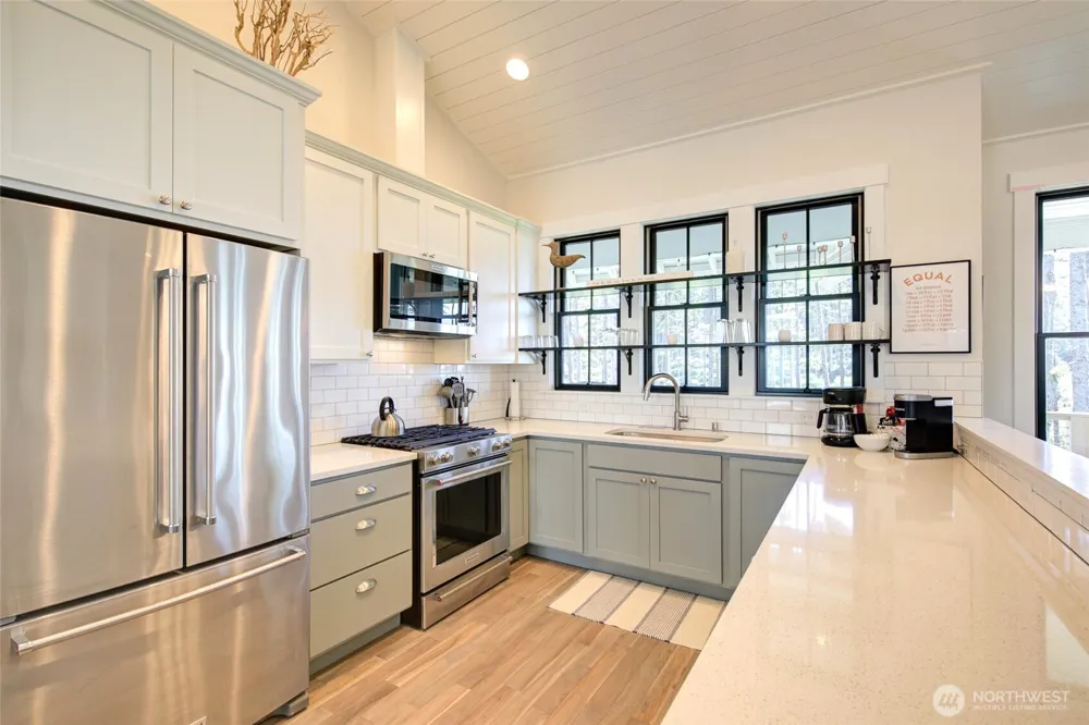 46 Seaside Lane Pacific Beach, WA 98571