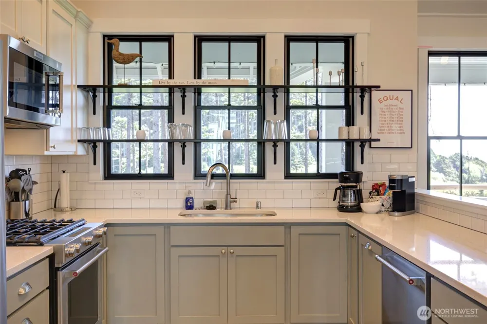 46 Seaside Lane Pacific Beach, WA 98571