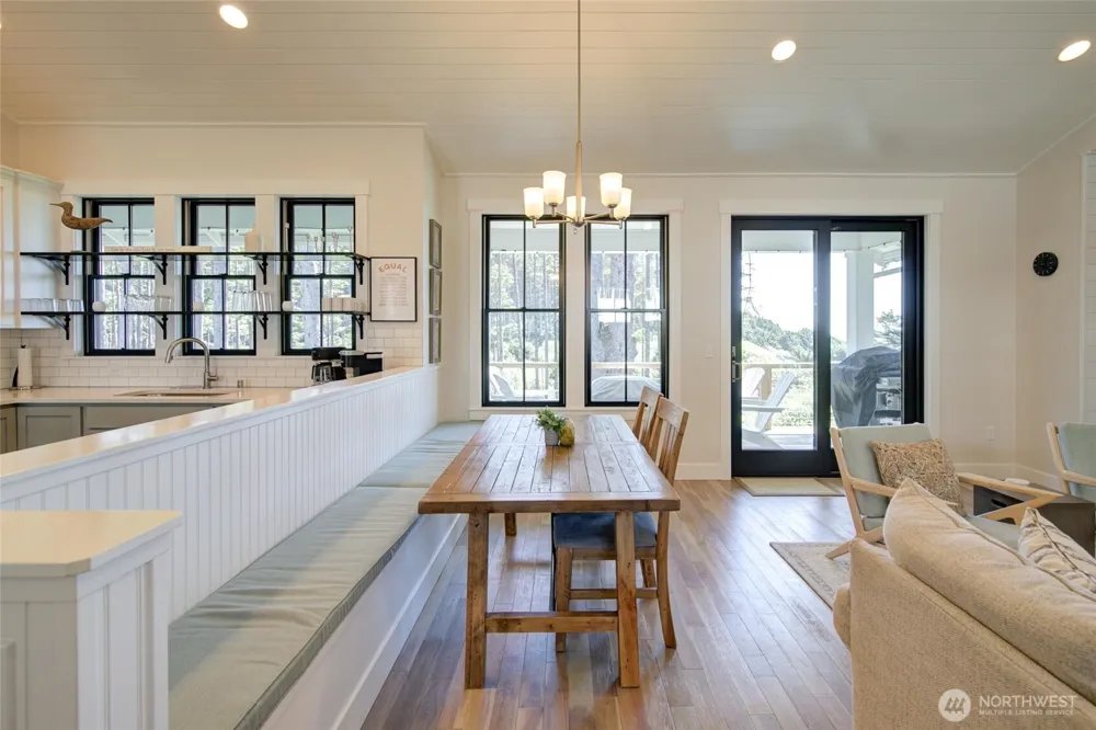 46 Seaside Lane Pacific Beach, WA 98571