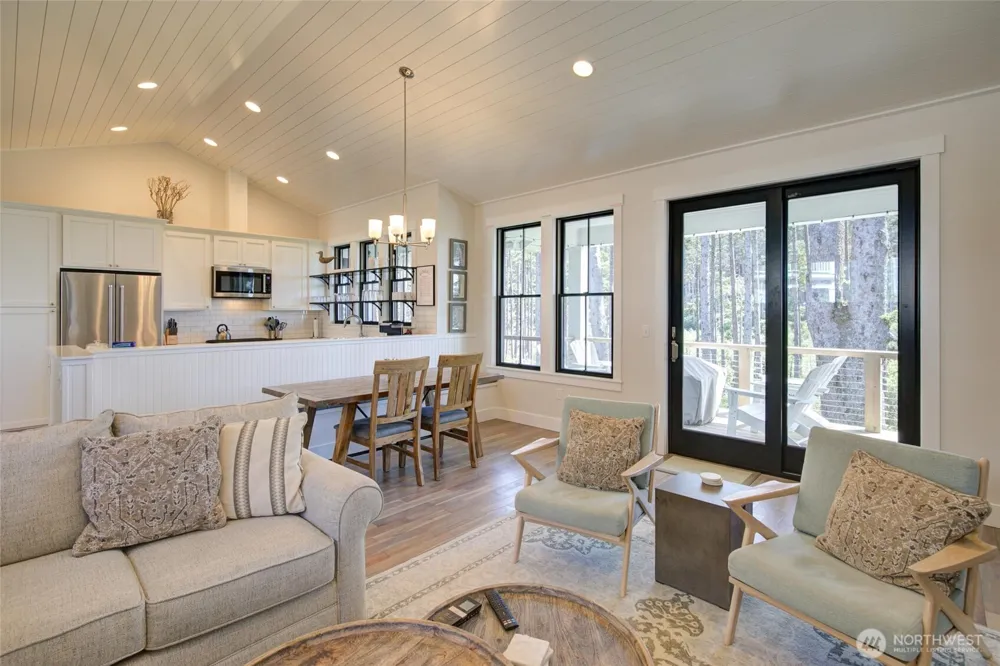 46 Seaside Lane Pacific Beach, WA 98571