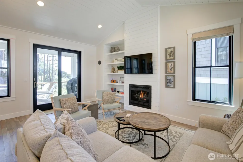 46 Seaside Lane Pacific Beach, WA 98571