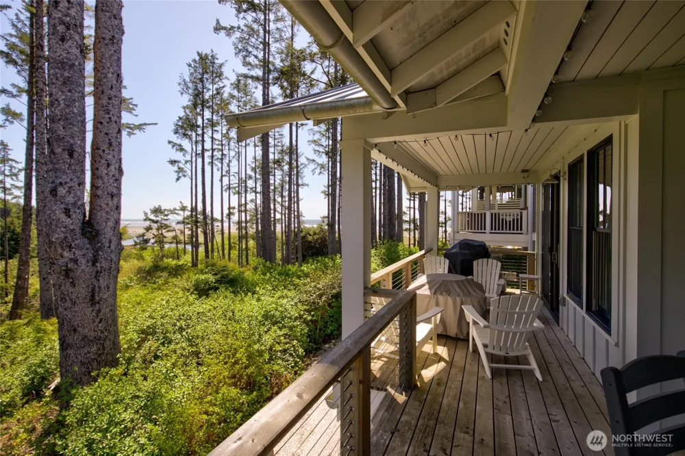 46 Seaside Lane Pacific Beach, WA 98571