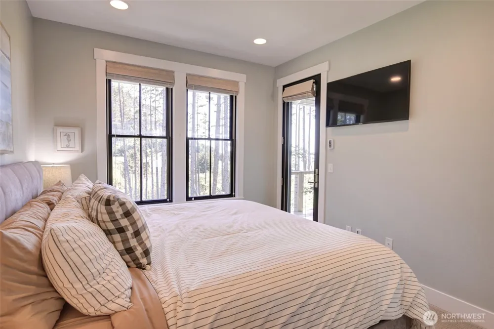 46 Seaside Lane Pacific Beach, WA 98571