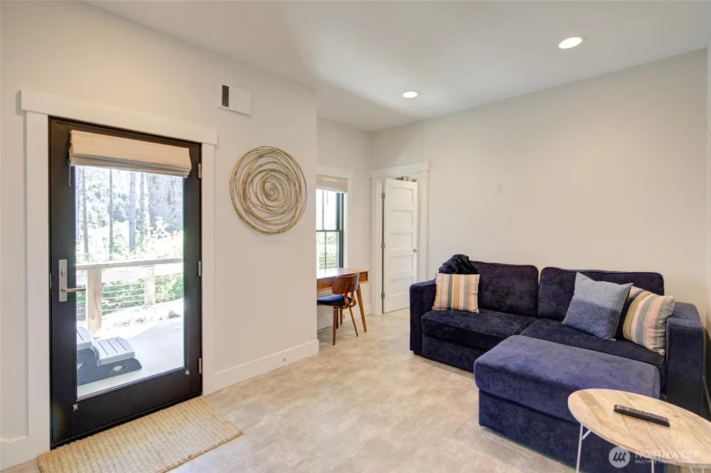 46 Seaside Lane Pacific Beach, WA 98571