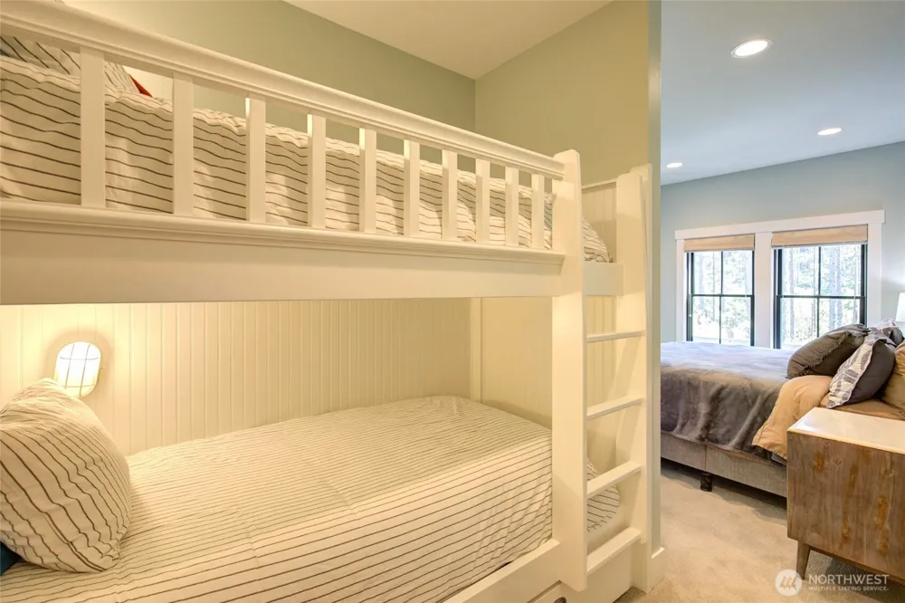 46 Seaside Lane Pacific Beach, WA 98571