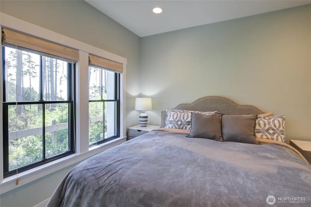 46 Seaside Lane Pacific Beach, WA 98571