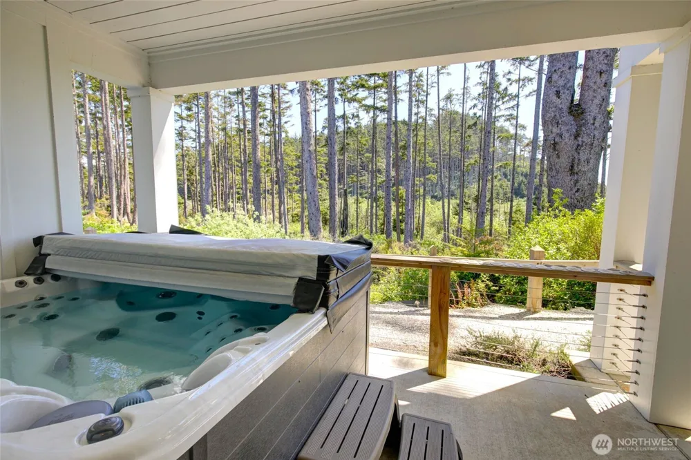 46 Seaside Lane Pacific Beach, WA 98571