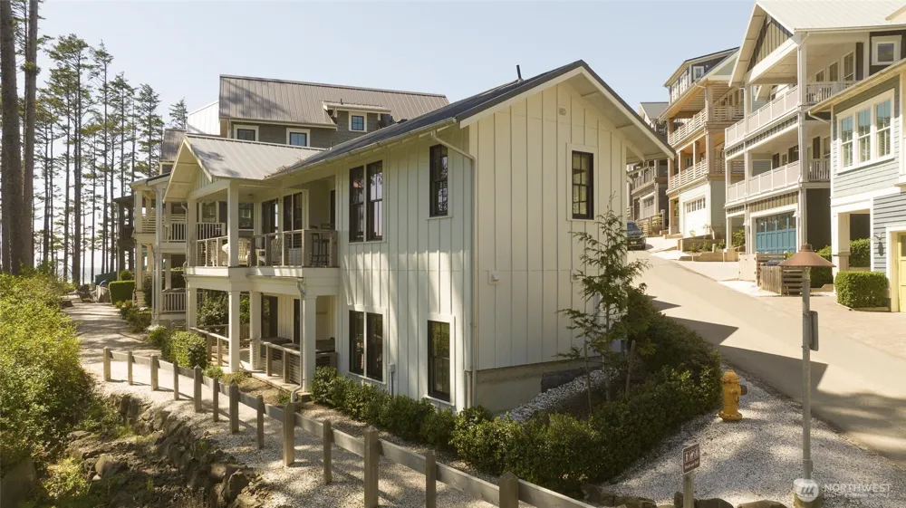 46 Seaside Lane Pacific Beach, WA 98571