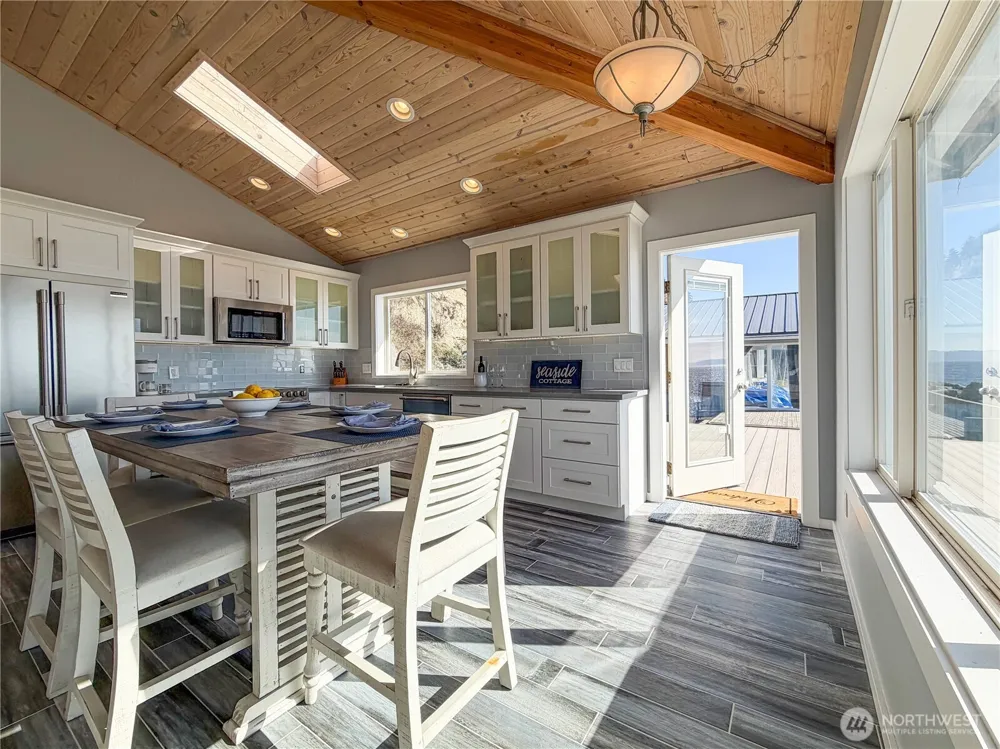 26 H South Beach Drive Hat Island, WA 98206
