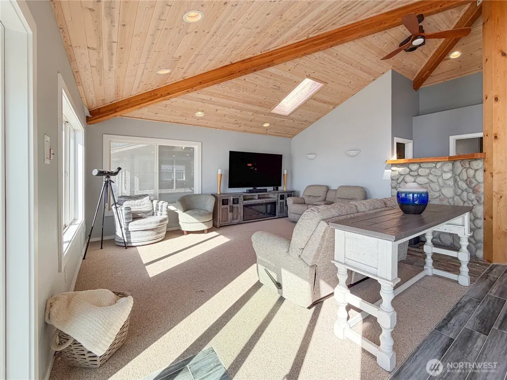 26 H South Beach Drive Hat Island, WA 98206