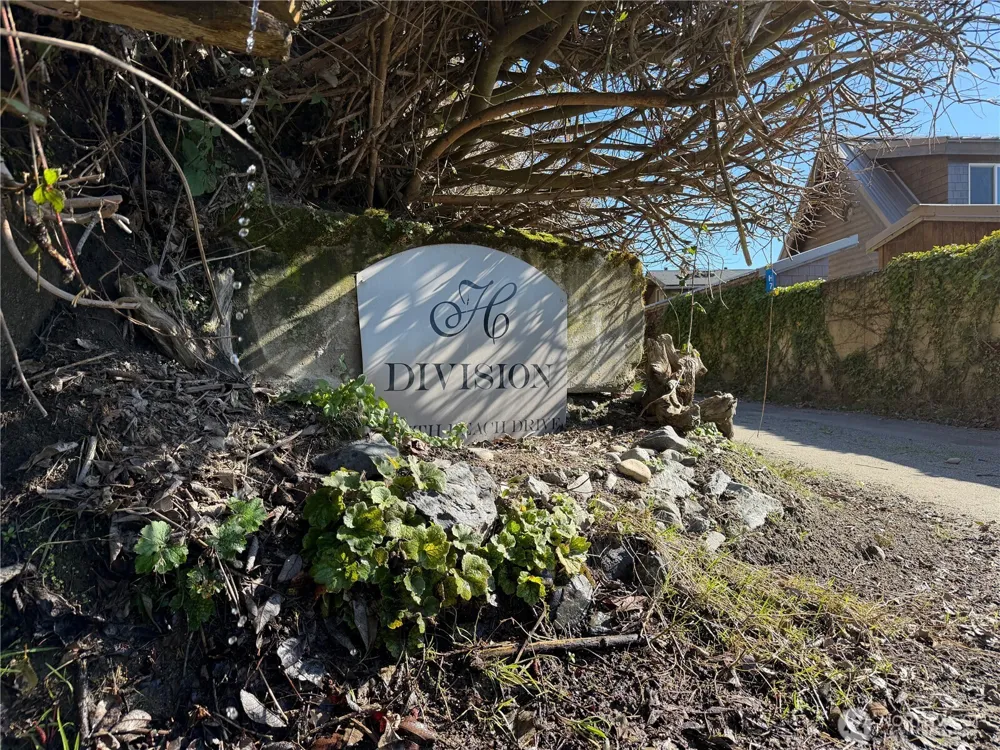 26 H South Beach Drive Hat Island, WA 98206