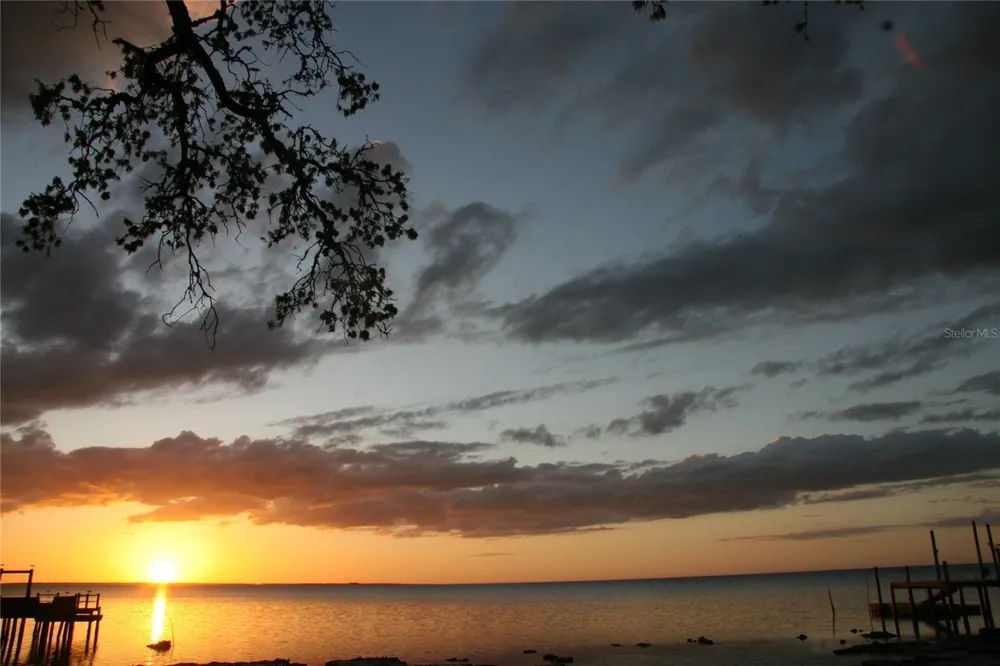 000 BLUFF BOULEVARD Holiday, FL 34691
