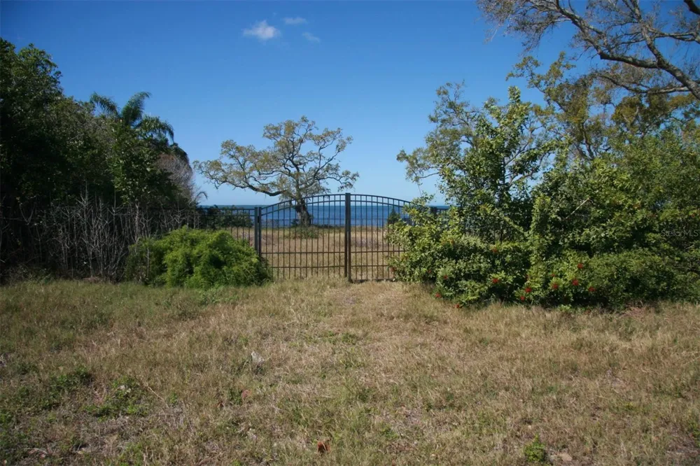 000 BLUFF BOULEVARD Holiday, FL 34691