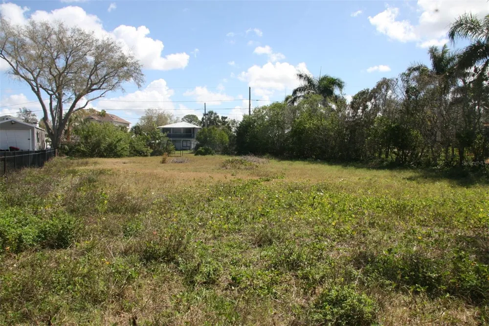 000 BLUFF BOULEVARD Holiday, FL 34691