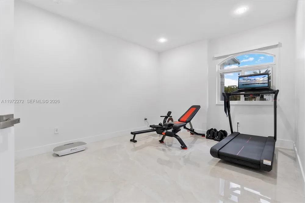 135 SW 125th Ave Miami, FL 33184