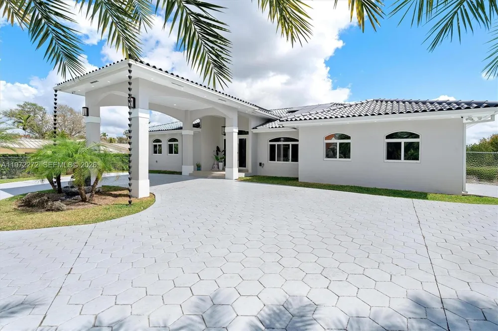 135 SW 125th Ave Miami, FL 33184