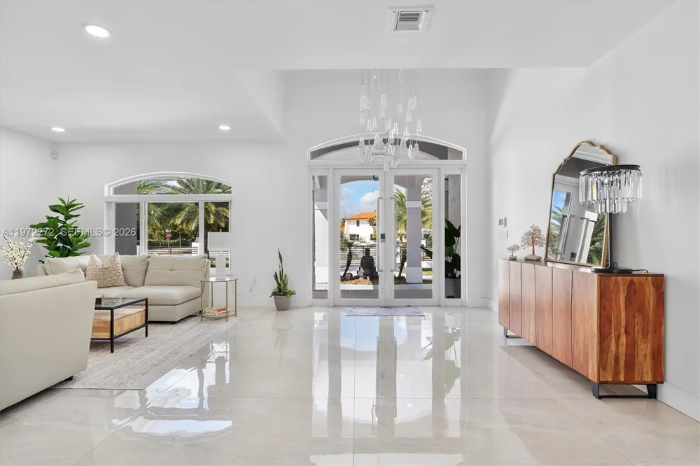 135 SW 125th Ave Miami, FL 33184