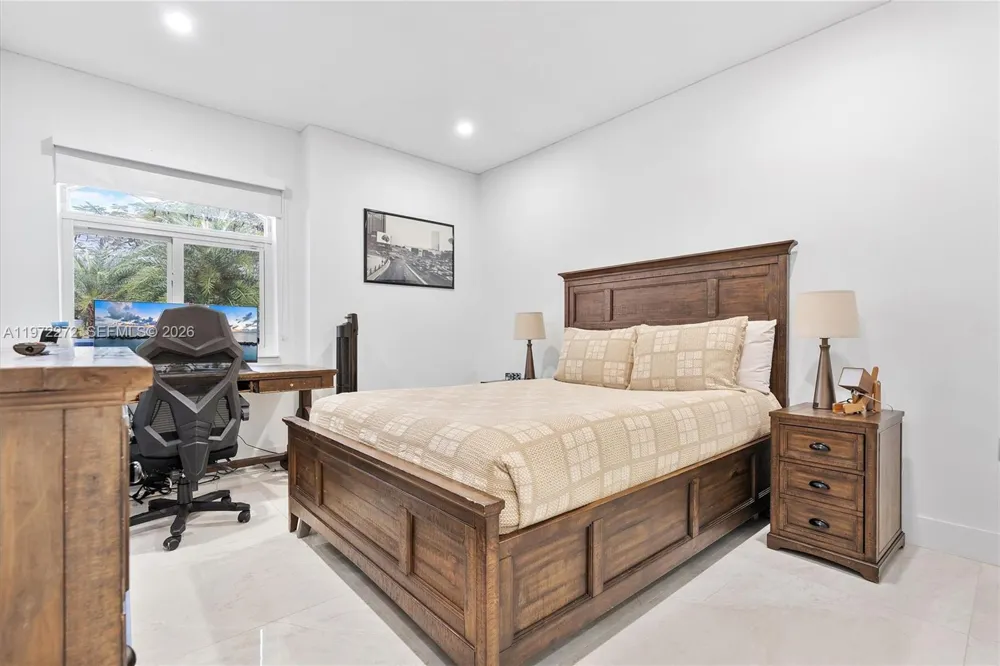 135 SW 125th Ave Miami, FL 33184