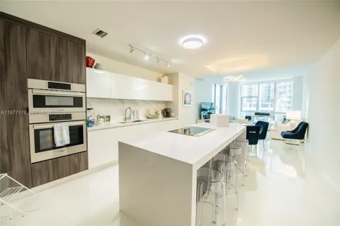 851 NE 1st Ave #811