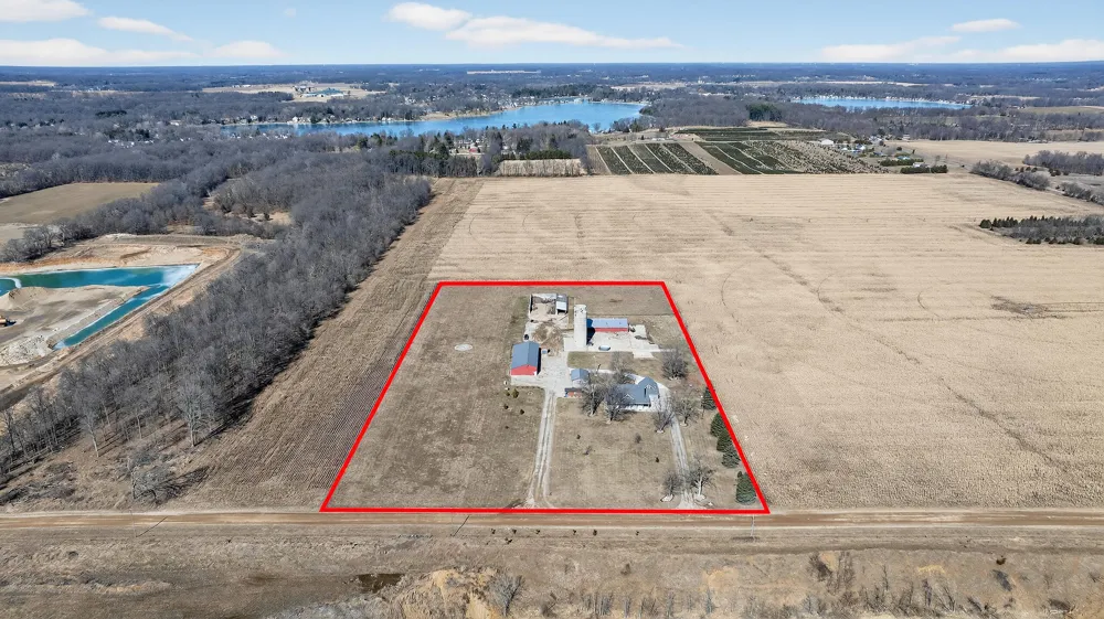 8700 E Mosherville Road Moscow Township, MI 49246