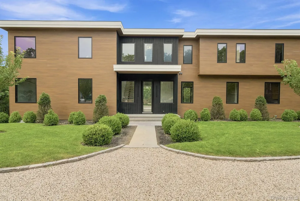 207 Middle Line Highway Southampton, NY 11968