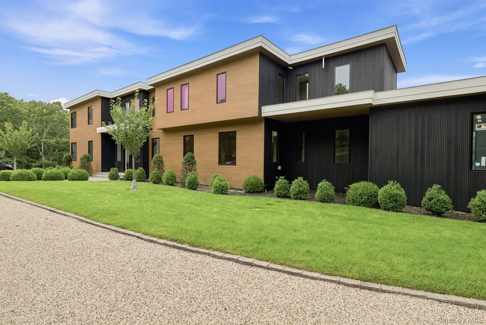 207 Middle Line Highway Southampton, NY 11968