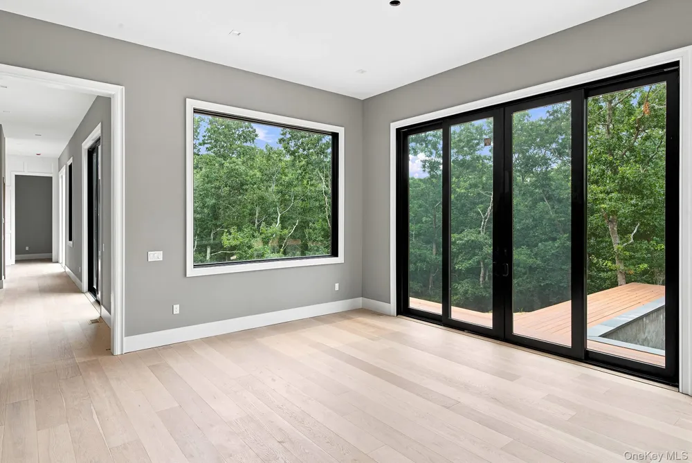 207 Middle Line Highway Southampton, NY 11968