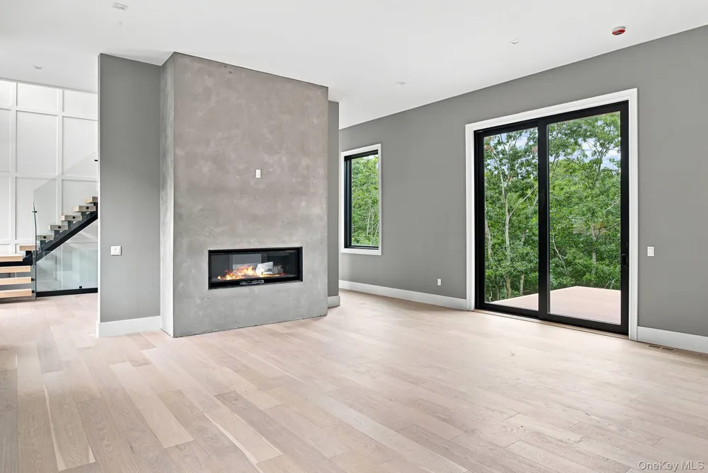 207 Middle Line Highway Southampton, NY 11968