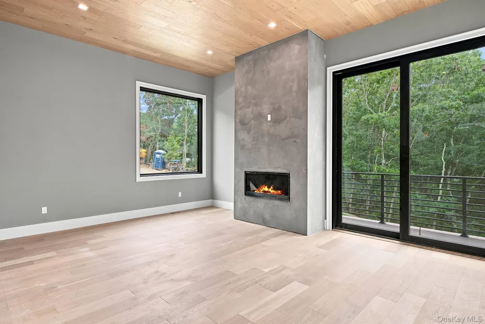 207 Middle Line Highway Southampton, NY 11968