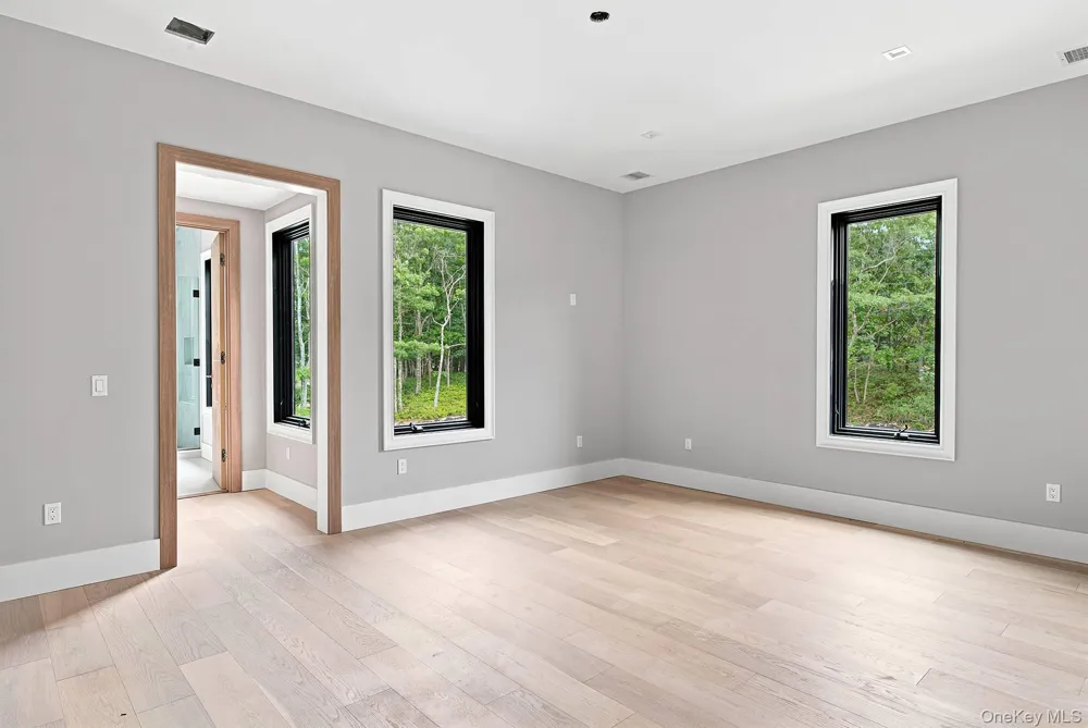 207 Middle Line Highway Southampton, NY 11968