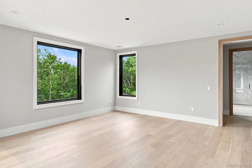 207 Middle Line Highway Southampton, NY 11968