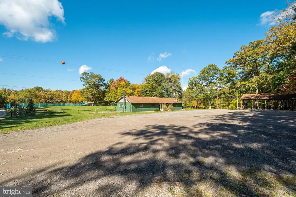 233 RHODODENDRON DRIVE Oakland, MD 21550