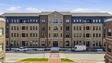 925 Veterans Way #104