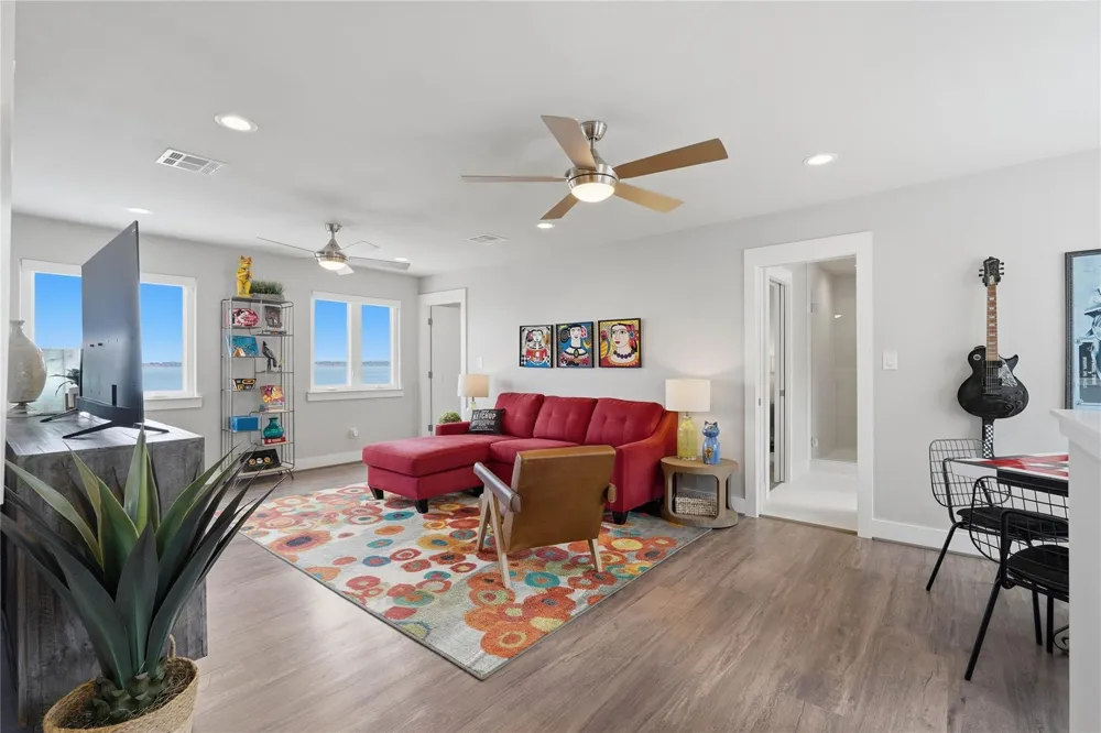 318 Little Dove Livingston, TX 77352