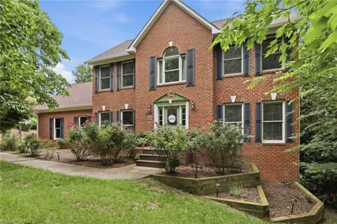 2027 Fairview Circle
