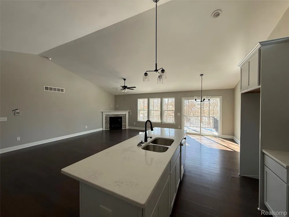 1085 Camellia Circle #32 Marion Township, MI 48843
