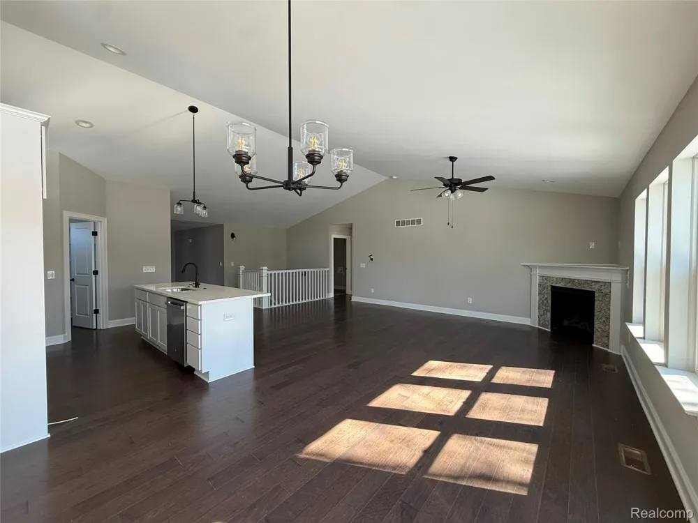 1085 Camellia Circle #32 Marion Township, MI 48843