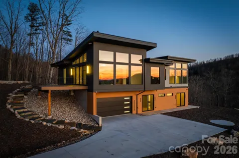 463 Summit Trail