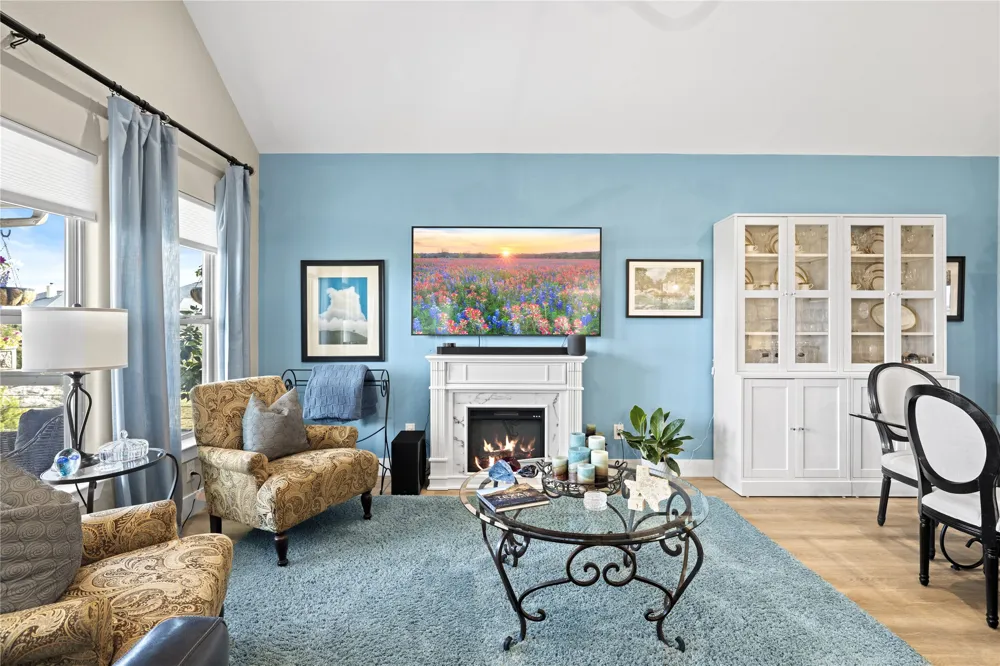 1057 Roanoke Lane Kerrville, TX 78028