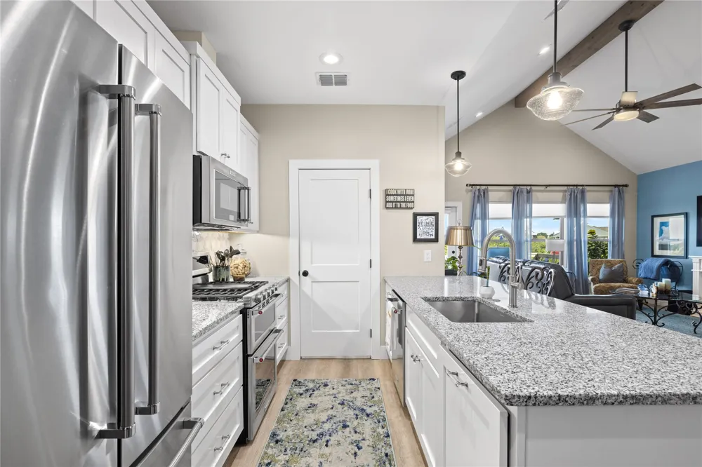 1057 Roanoke Lane Kerrville, TX 78028