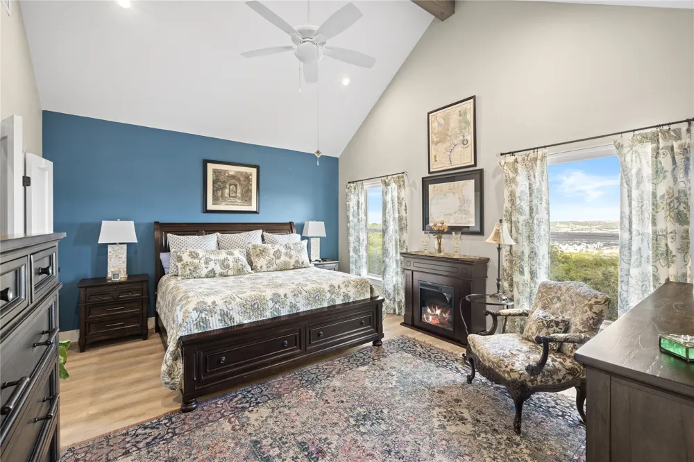 1057 Roanoke Lane Kerrville, TX 78028