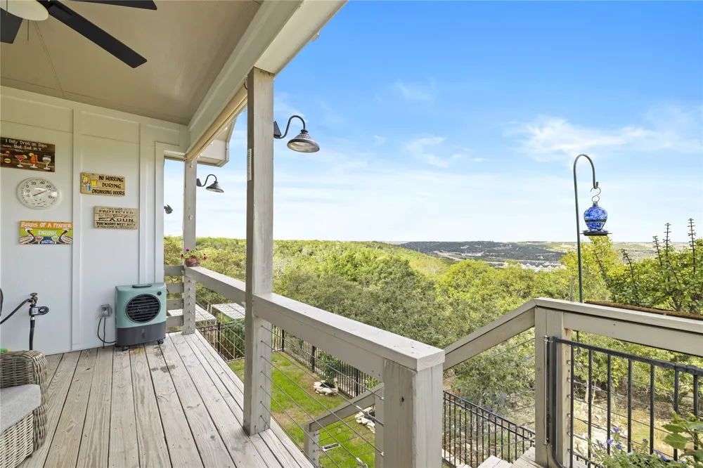 1057 Roanoke Lane Kerrville, TX 78028