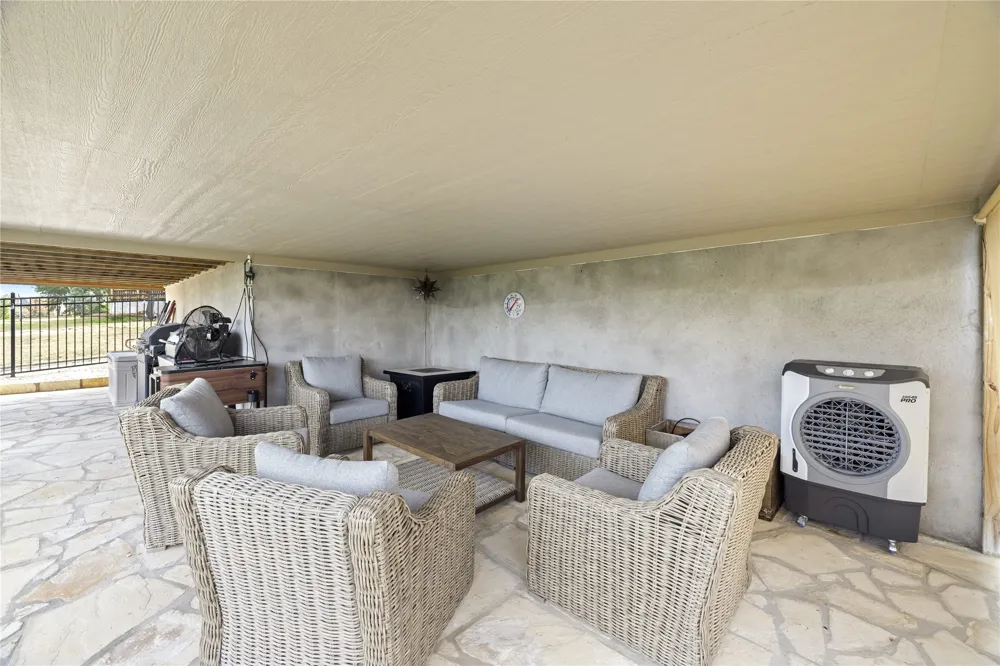 1057 Roanoke Lane Kerrville, TX 78028