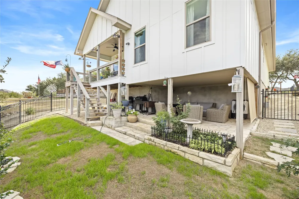 1057 Roanoke Lane Kerrville, TX 78028
