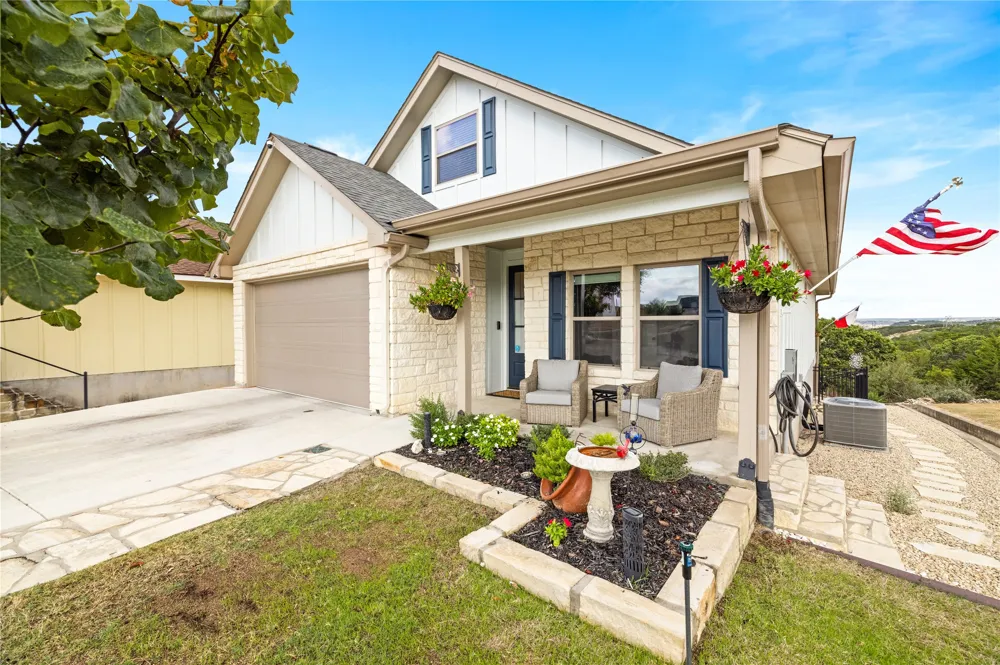 1057 Roanoke Lane Kerrville, TX 78028