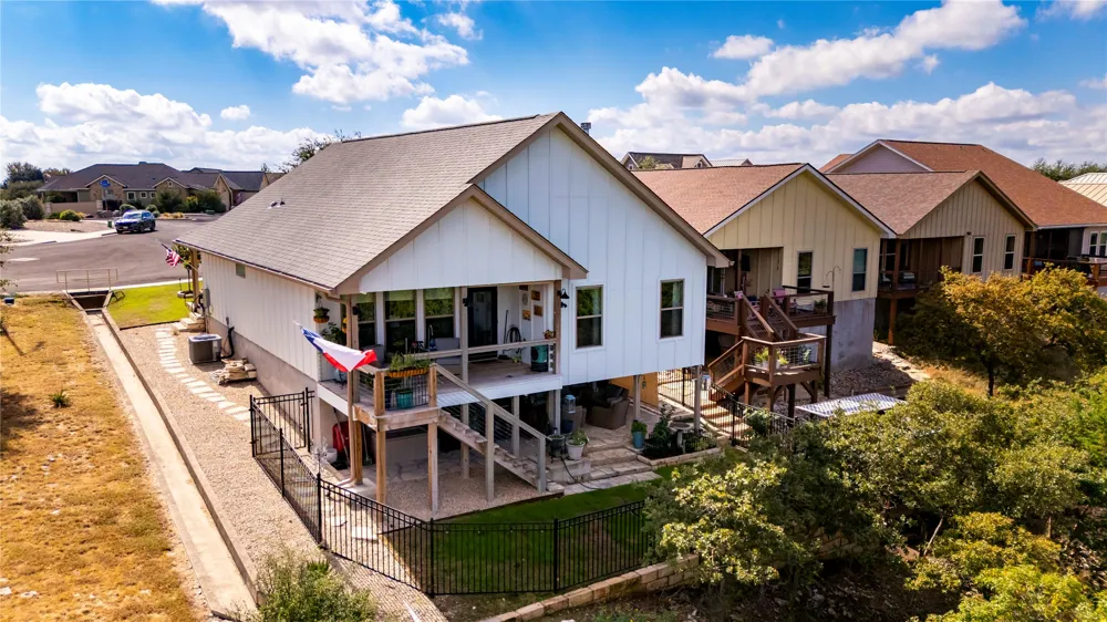 1057 Roanoke Lane Kerrville, TX 78028