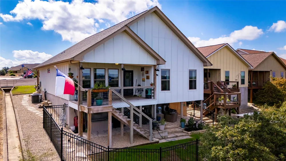 1057 Roanoke Lane Kerrville, TX 78028