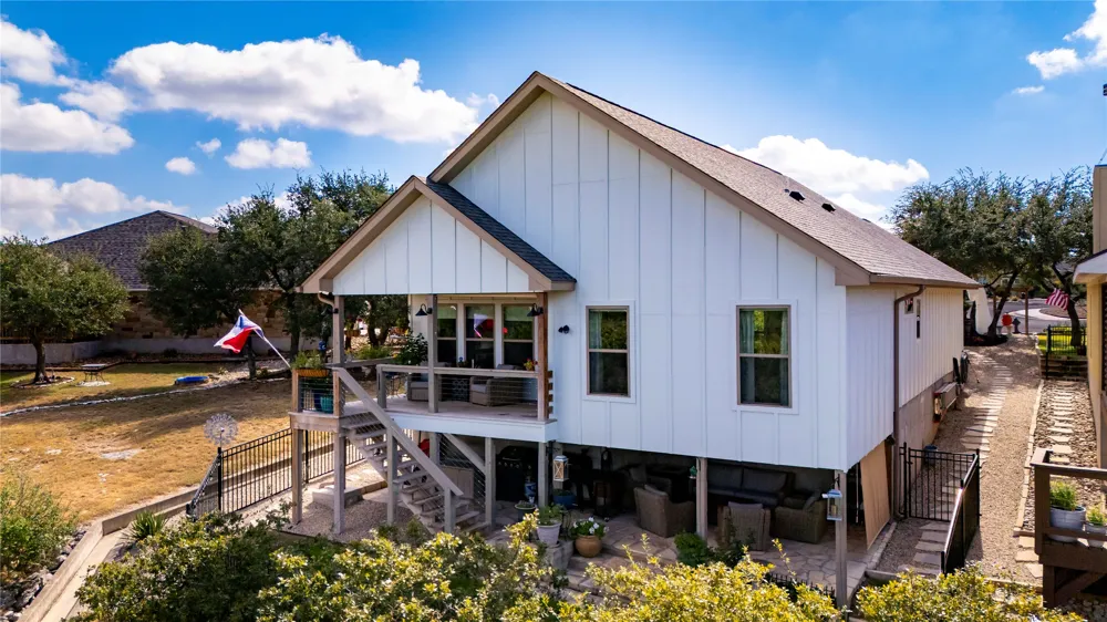 1057 Roanoke Lane Kerrville, TX 78028