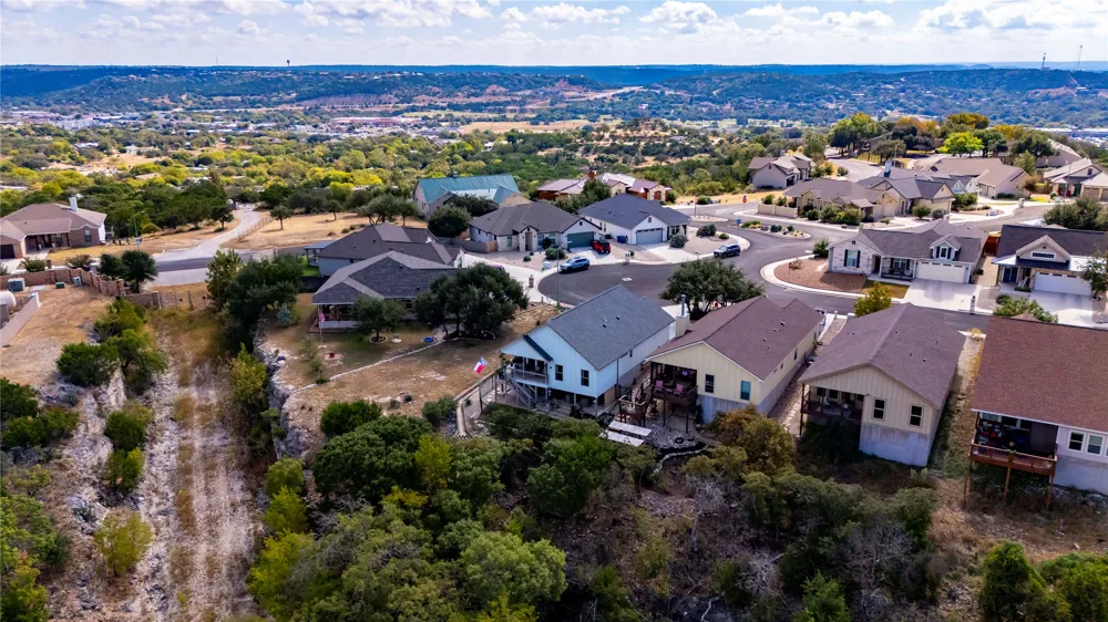 1057 Roanoke Lane Kerrville, TX 78028